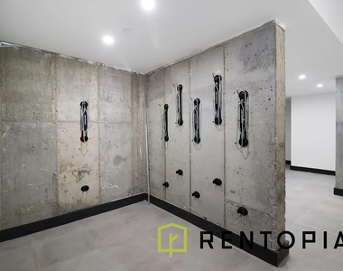 228 Berry Street - Photo Thumbnail 8