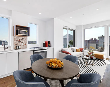 228 Berry Street - Photo Thumbnail 2