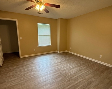 320 Ridgewood Avenue - Photo Thumbnail 6