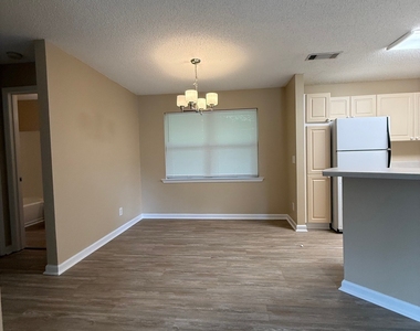 320 Ridgewood Avenue - Photo Thumbnail 4