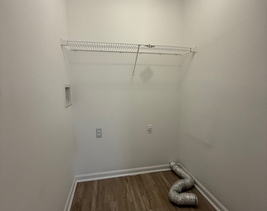 320 Ridgewood Avenue - Photo Thumbnail 9