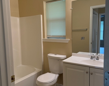 320 Ridgewood Avenue - Photo Thumbnail 5