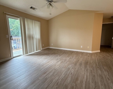 320 Ridgewood Avenue - Photo Thumbnail 2