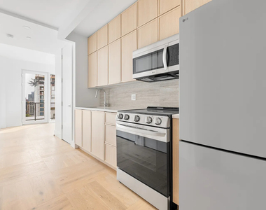 526 Baltic Street - Photo Thumbnail 3