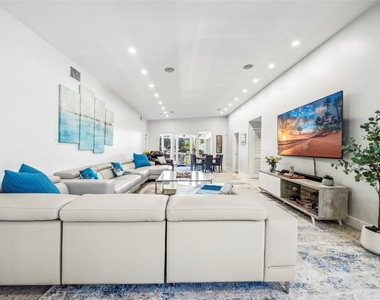 2523 Castilla Isle - Photo Thumbnail 11