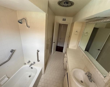 8620 Baltimore Drive - Photo Thumbnail 11