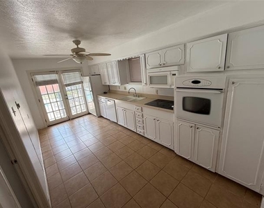8620 Baltimore Drive - Photo Thumbnail 3