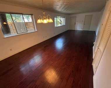8620 Baltimore Drive - Photo Thumbnail 2