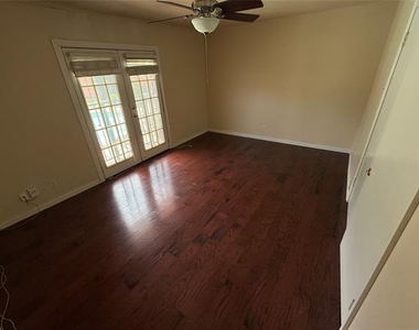 8620 Baltimore Drive - Photo Thumbnail 7
