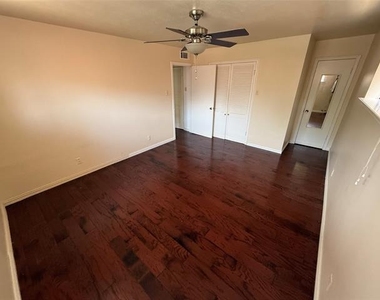 8620 Baltimore Drive - Photo Thumbnail 12