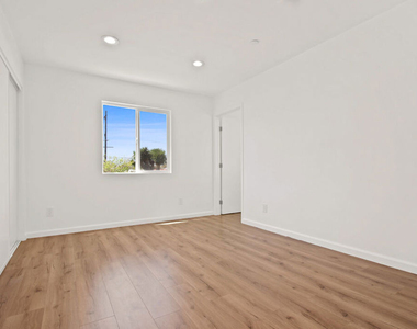 649 W 92nd Street - Photo Thumbnail 21