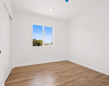 649 W 92nd Street - Photo Thumbnail 23
