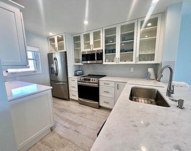 7410 S Ocean Drive - Photo Thumbnail 8