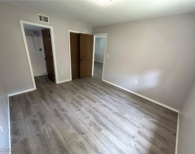 2690 Park Windsor Drive - Photo Thumbnail 5