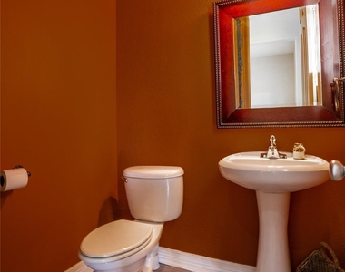 2923 Royal Oaks Crest - Photo Thumbnail 12