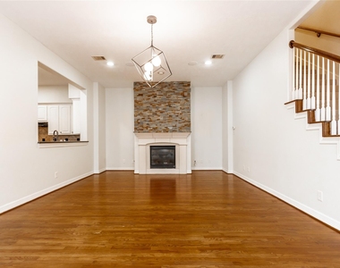 2923 Royal Oaks Crest - Photo Thumbnail 5