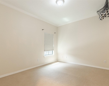 2923 Royal Oaks Crest - Photo Thumbnail 24