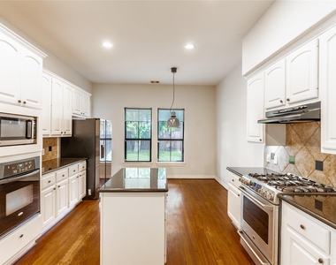 2923 Royal Oaks Crest - Photo Thumbnail 9