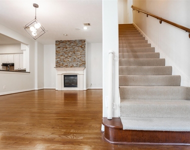 2923 Royal Oaks Crest - Photo Thumbnail 13