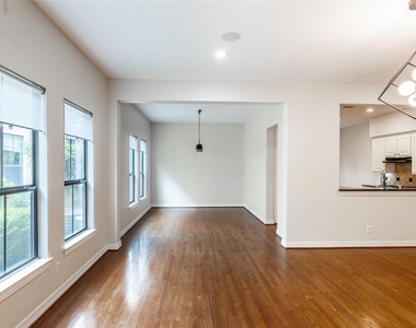 2923 Royal Oaks Crest - Photo Thumbnail 3
