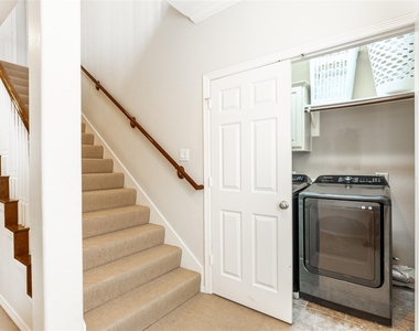 2923 Royal Oaks Crest - Photo Thumbnail 25