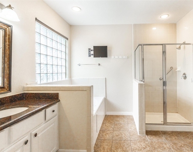 2923 Royal Oaks Crest - Photo Thumbnail 18