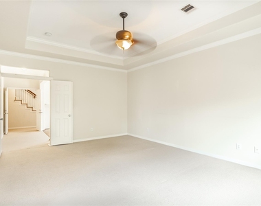 2923 Royal Oaks Crest - Photo Thumbnail 17