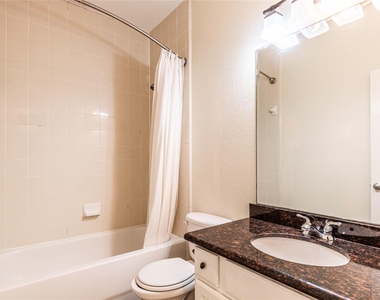2923 Royal Oaks Crest - Photo Thumbnail 23
