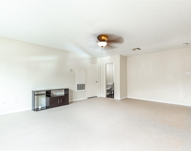 2923 Royal Oaks Crest - Photo Thumbnail 27