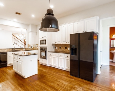 2923 Royal Oaks Crest - Photo Thumbnail 11