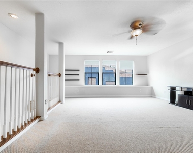 2923 Royal Oaks Crest - Photo Thumbnail 26