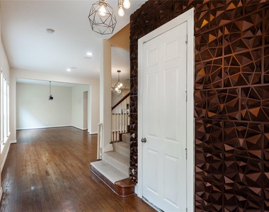 2923 Royal Oaks Crest - Photo Thumbnail 2