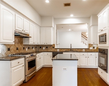 2923 Royal Oaks Crest - Photo Thumbnail 10