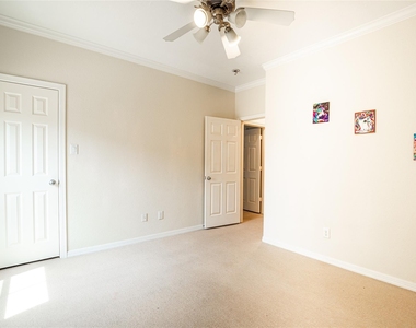 2923 Royal Oaks Crest - Photo Thumbnail 22