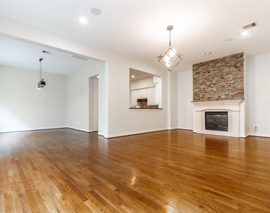 2923 Royal Oaks Crest - Photo Thumbnail 4