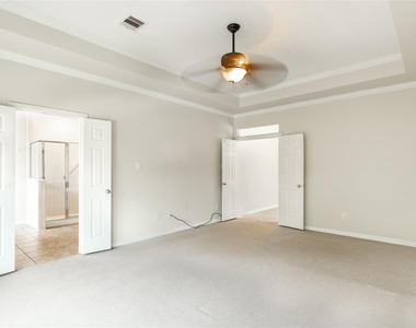 2923 Royal Oaks Crest - Photo Thumbnail 16