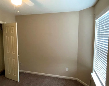 29618 Evergreen Hills Drive - Photo Thumbnail 16