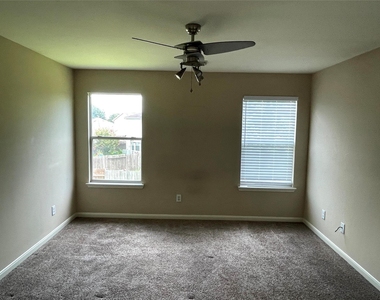 29618 Evergreen Hills Drive - Photo Thumbnail 11