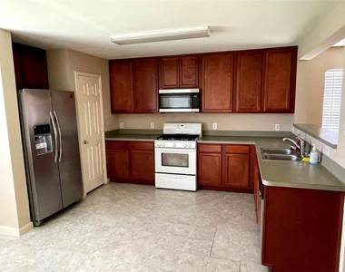 29618 Evergreen Hills Drive - Photo Thumbnail 7