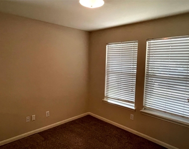 29618 Evergreen Hills Drive - Photo Thumbnail 2