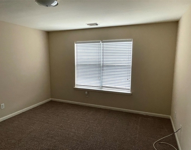 29618 Evergreen Hills Drive - Photo Thumbnail 10
