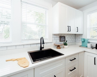 809 10th Avenue N - Photo Thumbnail 6