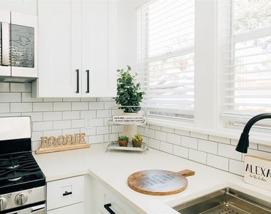 809 10th Avenue N - Photo Thumbnail 11