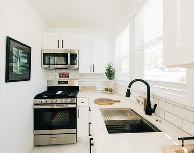 809 10th Avenue N - Photo Thumbnail 6