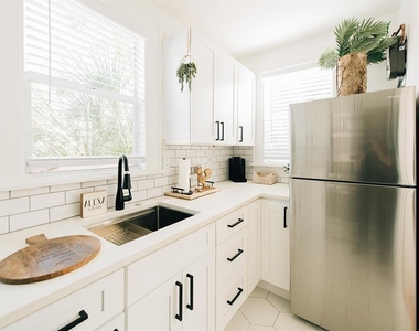 809 10th Avenue N - Photo Thumbnail 9