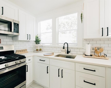809 10th Avenue N - Photo Thumbnail 10