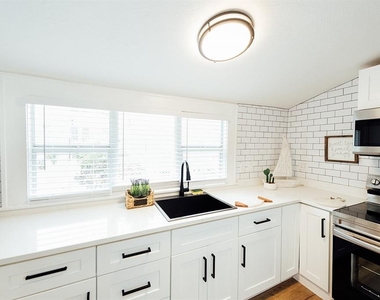 809 10th Avenue N - Photo Thumbnail 13