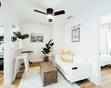 809 10th Avenue N - Photo Thumbnail 3
