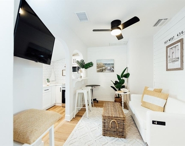 809 10th Avenue N - Photo Thumbnail 1