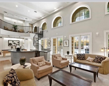 860 N Orange Avenue - Photo Thumbnail 14